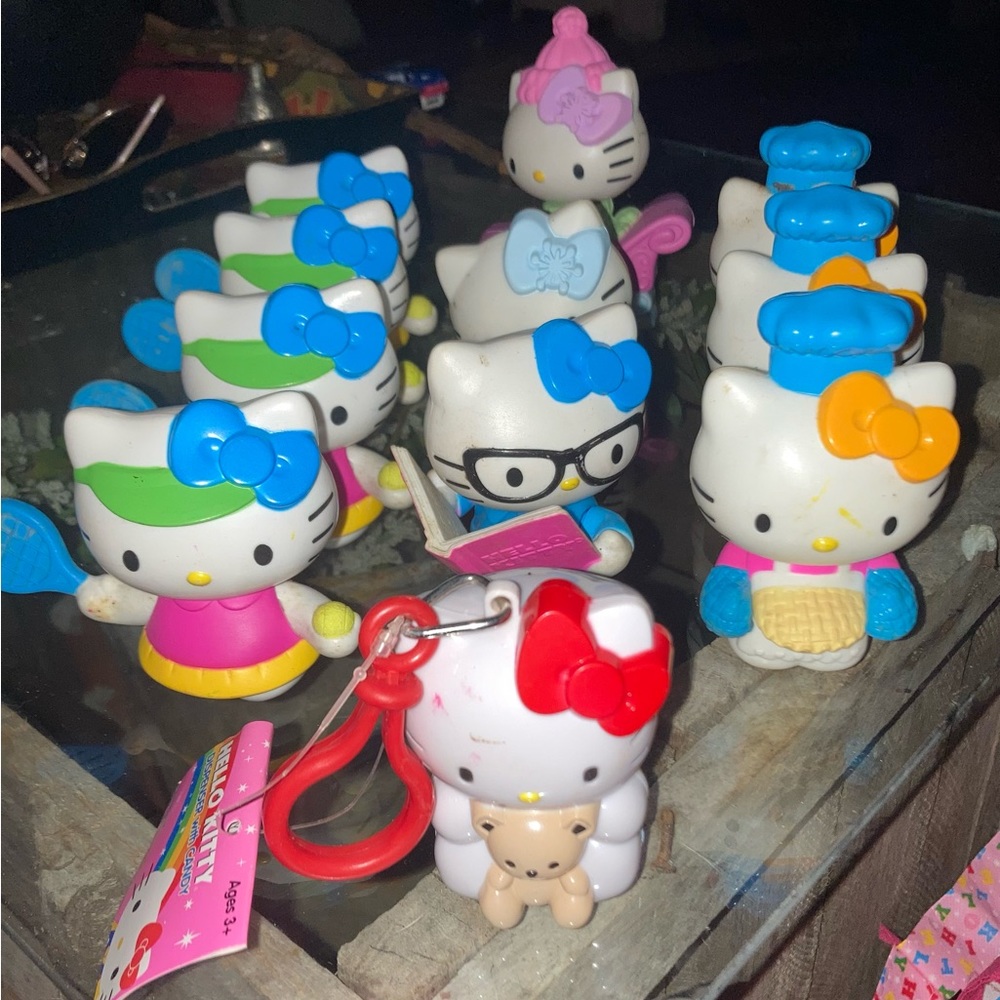 11 vintage Hello Kitty McDonald’s collection